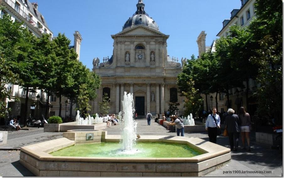 Petite Maison Avec Cour Dans Les Beaux Quartiers-Vous Faites Le Menage- Very Good Prices For T-H-E Location But You Have To Clea-N Th-E Flat Appartement Parijs Buitenkant foto
