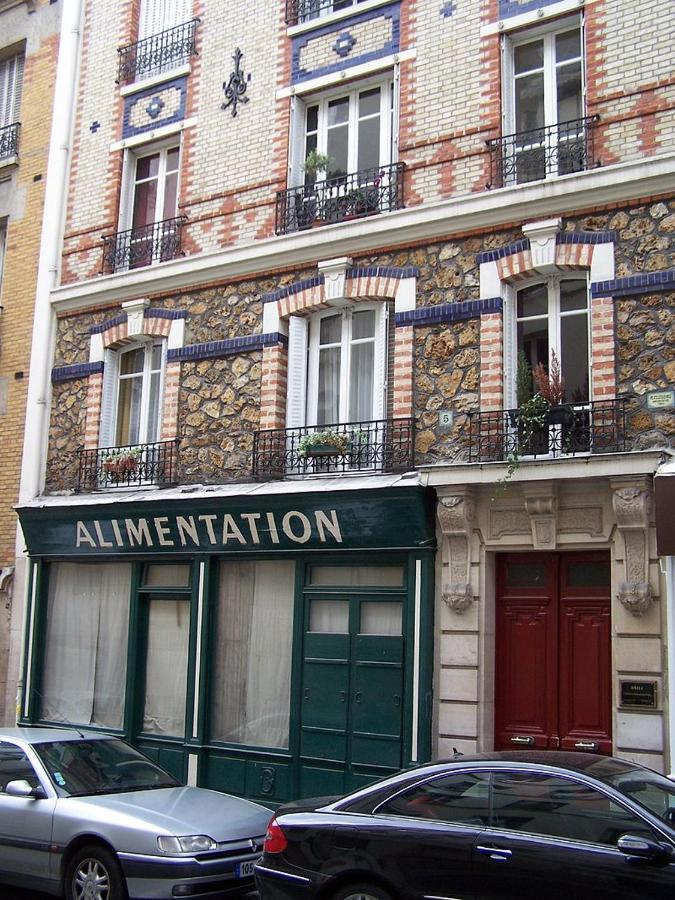 Petite Maison Avec Cour Dans Les Beaux Quartiers-Vous Faites Le Menage- Very Good Prices For T-H-E Location But You Have To Clea-N Th-E Flat Appartement Parijs Buitenkant foto