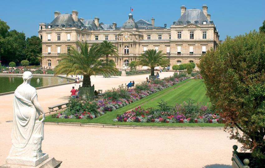 Petite Maison Avec Cour Dans Les Beaux Quartiers-Vous Faites Le Menage- Very Good Prices For T-H-E Location But You Have To Clea-N Th-E Flat Appartement Parijs Buitenkant foto
