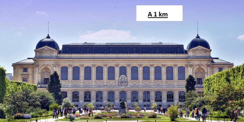 Petite Maison Avec Cour Dans Les Beaux Quartiers-Vous Faites Le Menage- Very Good Prices For T-H-E Location But You Have To Clea-N Th-E Flat Appartement Parijs Buitenkant foto