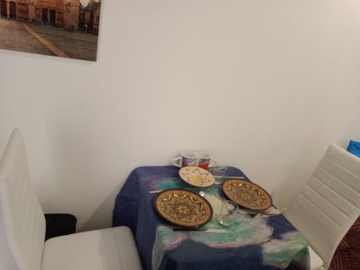 Petite Maison Avec Cour Dans Les Beaux Quartiers-Vous Faites Le Menage- Very Good Prices For T-H-E Location But You Have To Clea-N Th-E Flat Appartement Parijs Buitenkant foto