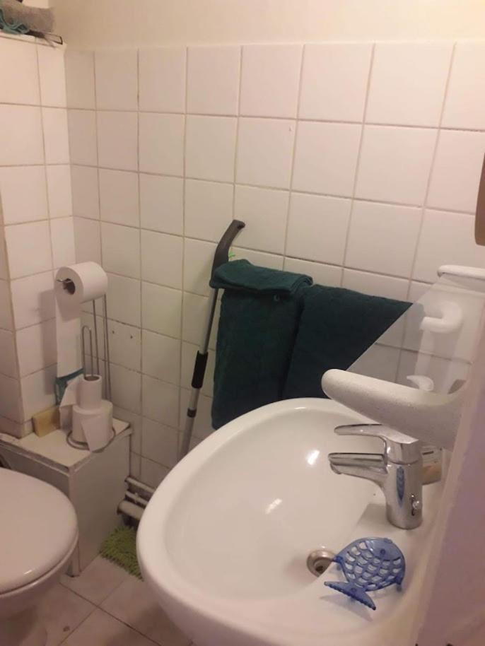 Petite Maison Avec Cour Dans Les Beaux Quartiers-Vous Faites Le Menage- Very Good Prices For T-H-E Location But You Have To Clea-N Th-E Flat Appartement Parijs Buitenkant foto